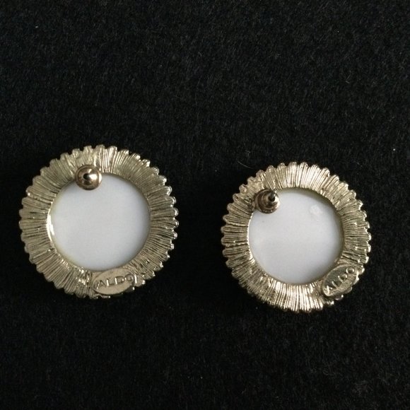 Earrings Round porcelain flower cabochon 3cm gold tone metal by Aldo - Picture 2 of 2